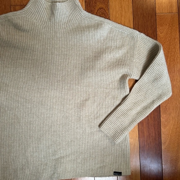 FWD | Friday Beige Ribbed Turtleneck Sweater Size Medium / Large - Picture 3 of 7